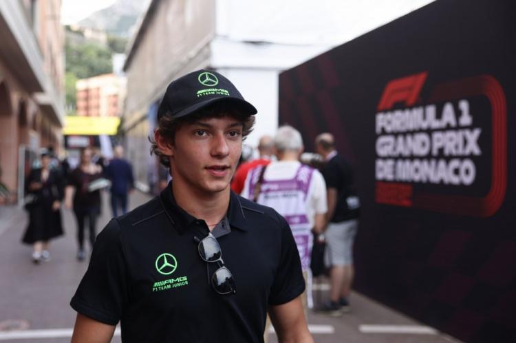 把车开进砂, 一站的比赛 把车开进砂, 一站的比赛