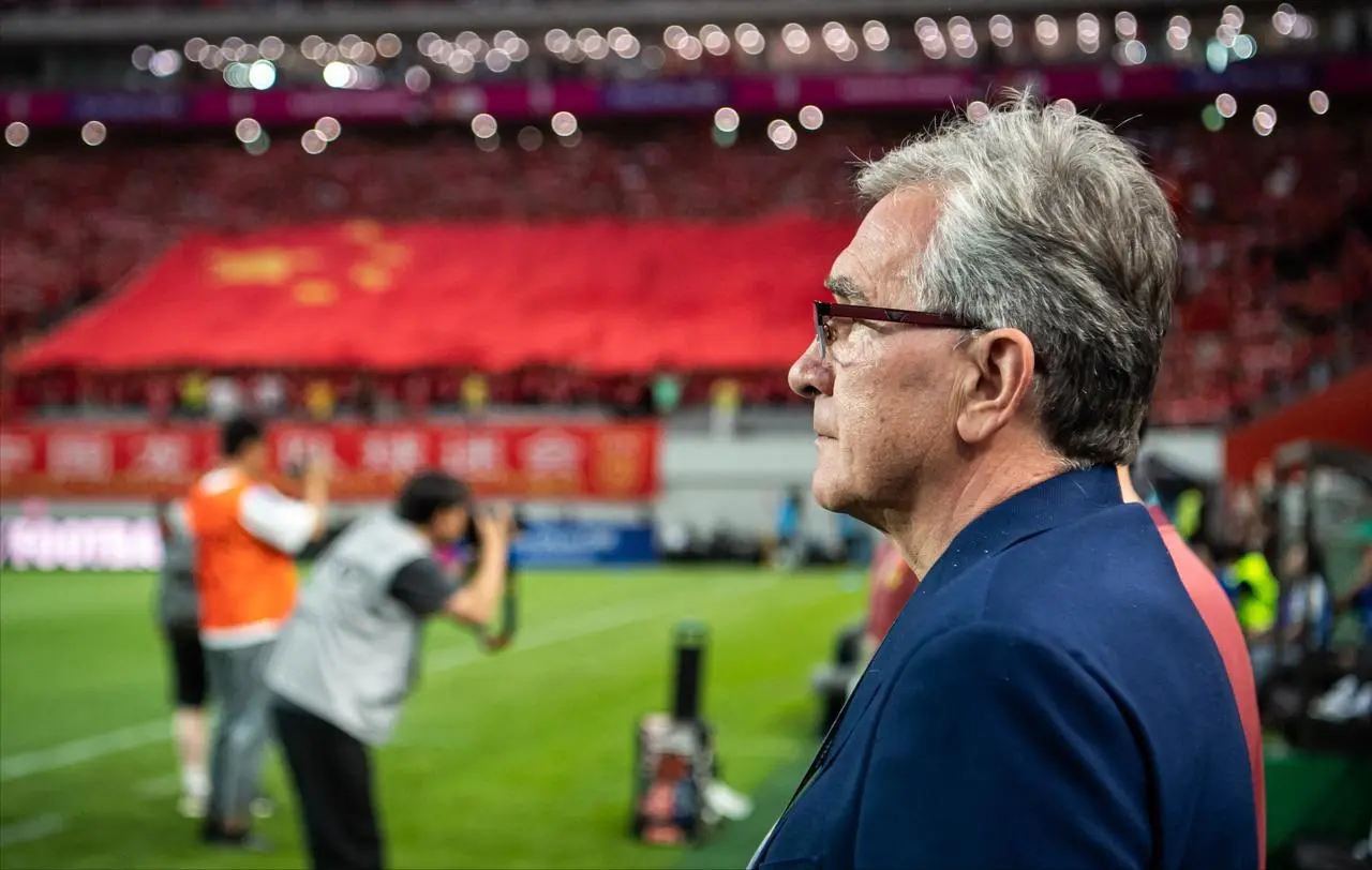 人来请他执, 他曾率领伊